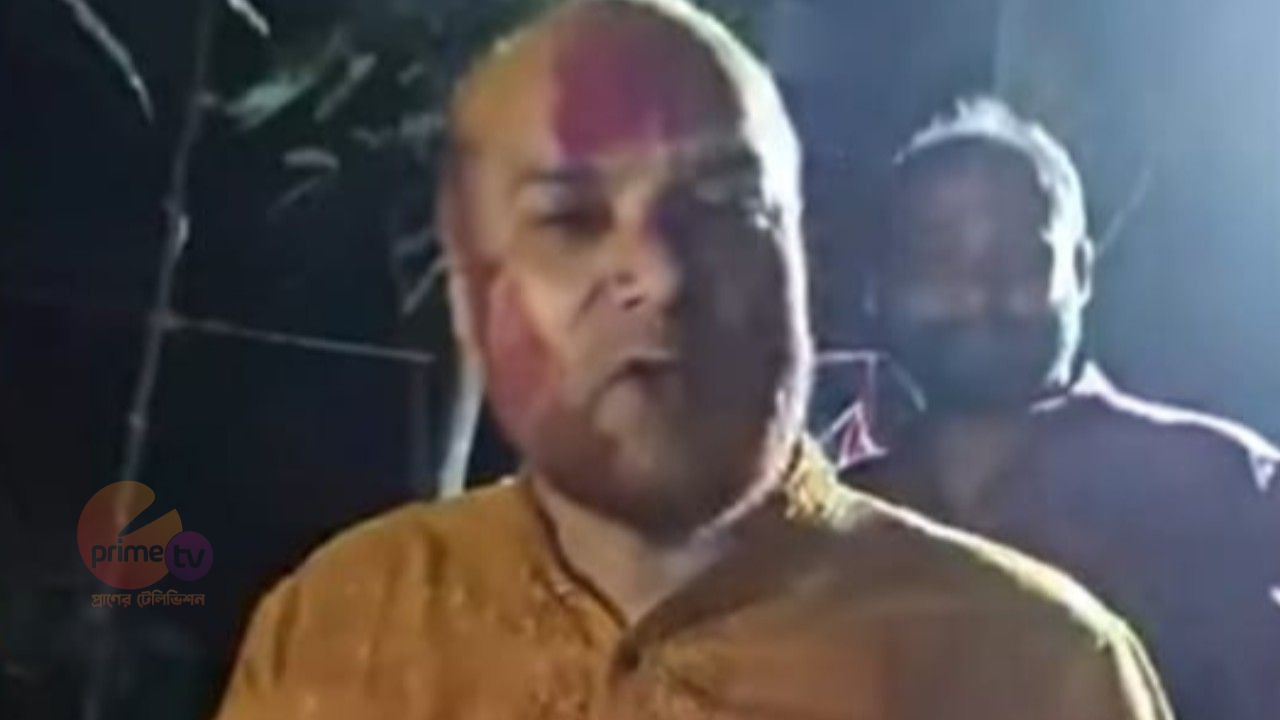 মাথায় সিঁদুর দিয়ে নাচানাচি ও বৈষম্য বিরোধী ছাত্র আন্দোলনে হামলা..! বিতর্কিত কামাল চেয়ারম্যান  এখনো এলাকায় মুক্ত।