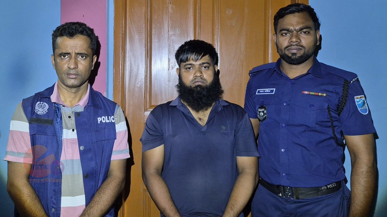 আমিন বাজারে ল্যান্ডফিলের ৮০০ লিটার তেল পাচারকালে  আটক-১, ট্রাক জব্দ
