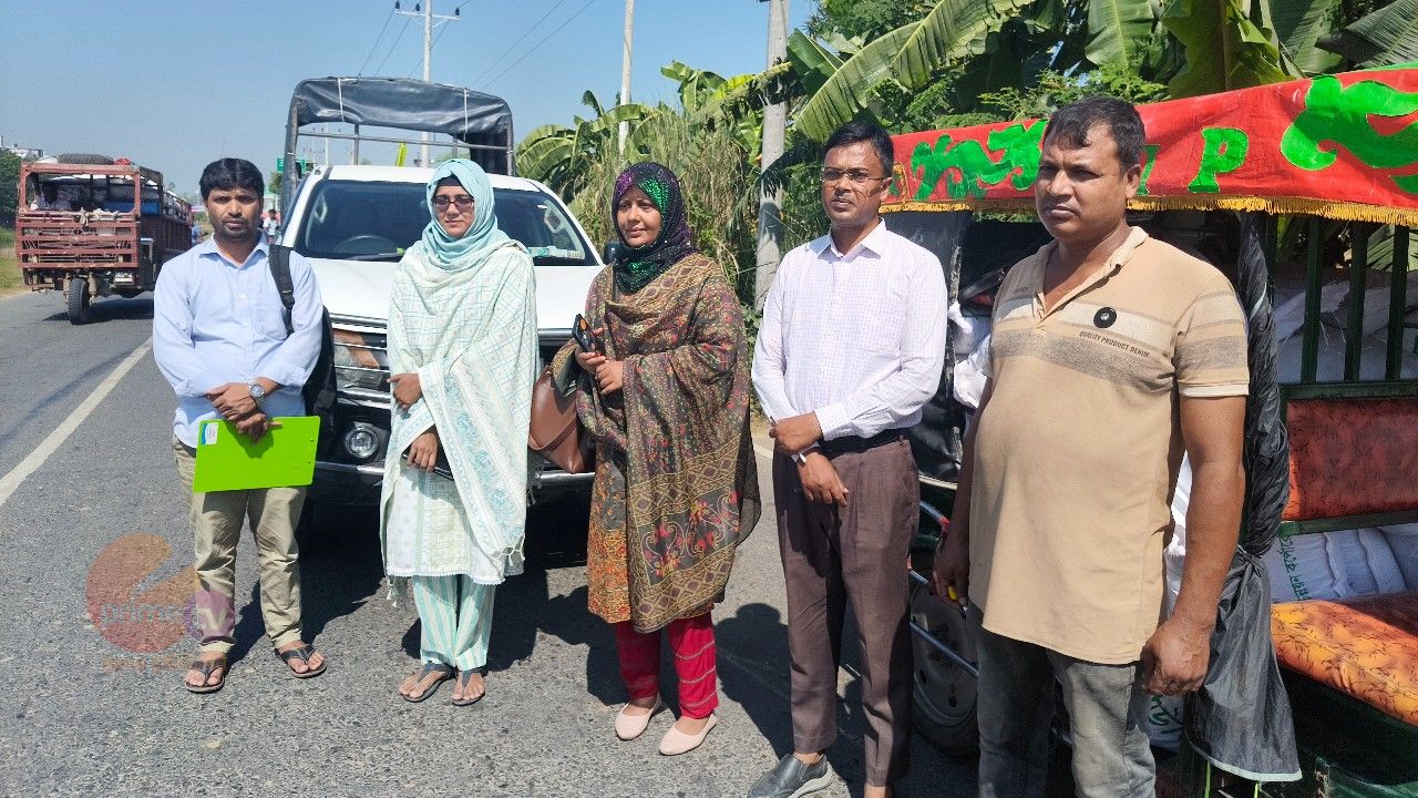 নওগাঁর রানীনগরে অটোভ্যান থেকে ২২ বস্তা সার জব্দ