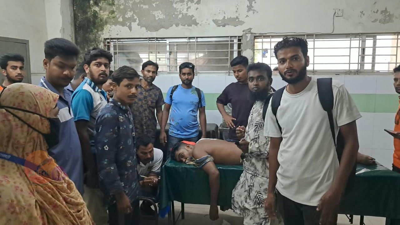বাগেরহাটে বাংলালিংক কর্মীকে কুপিয়ে লক্ষাধিক টাকা ছিনতাই