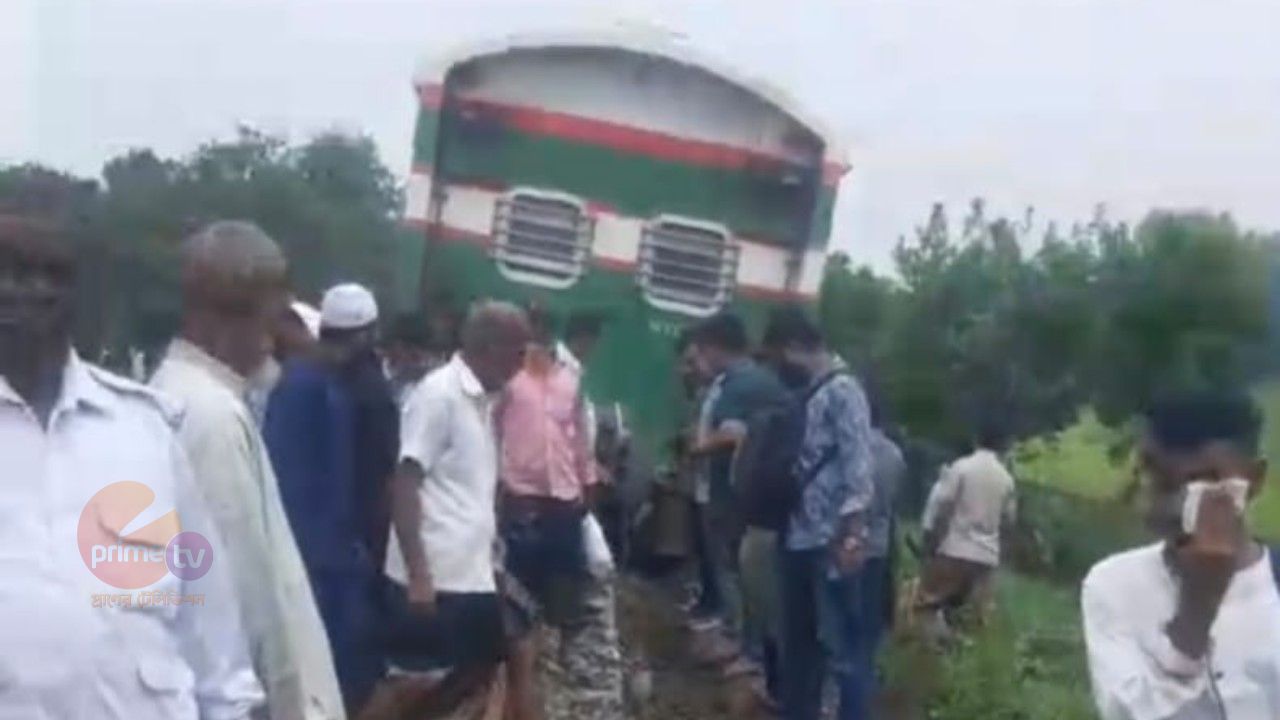 টাঙ্গাইলে ট্রেন লাইনচ্যুত, ঢাকার সাথে উত্তরবঙ্গের ট্রেন চলাচল বন্ধ 
