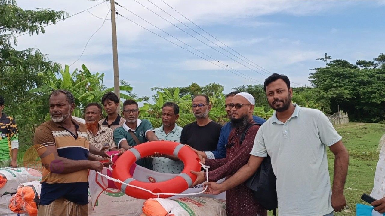 প্রদৃপ্ত প্রকল্পের, ৯০ জেলের মাঝে সুরক্ষা উপকরণ বিতরণ