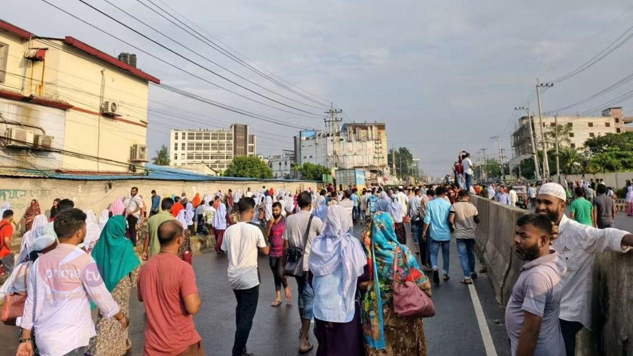 কালিয়াকৈরে ফের ত্রিশ হাজার বেতনের দাবীতে কারখানার শ্রমিকদের বিক্ষাভ, দীর্ঘ যানজট